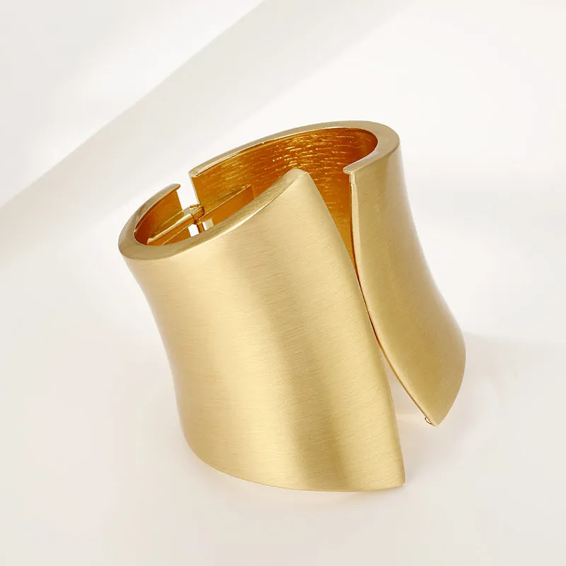 Trendy Asymmetric Metal Bracelet with Irregular Opening