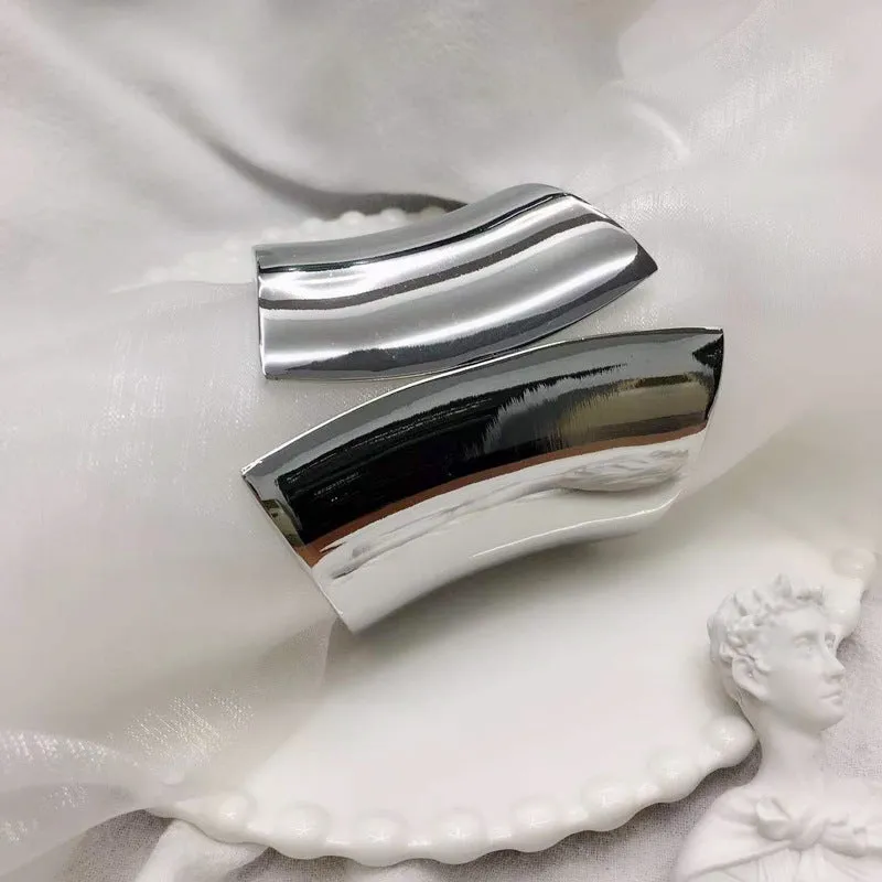 Trendy Asymmetric Metal Bracelet with Irregular Opening