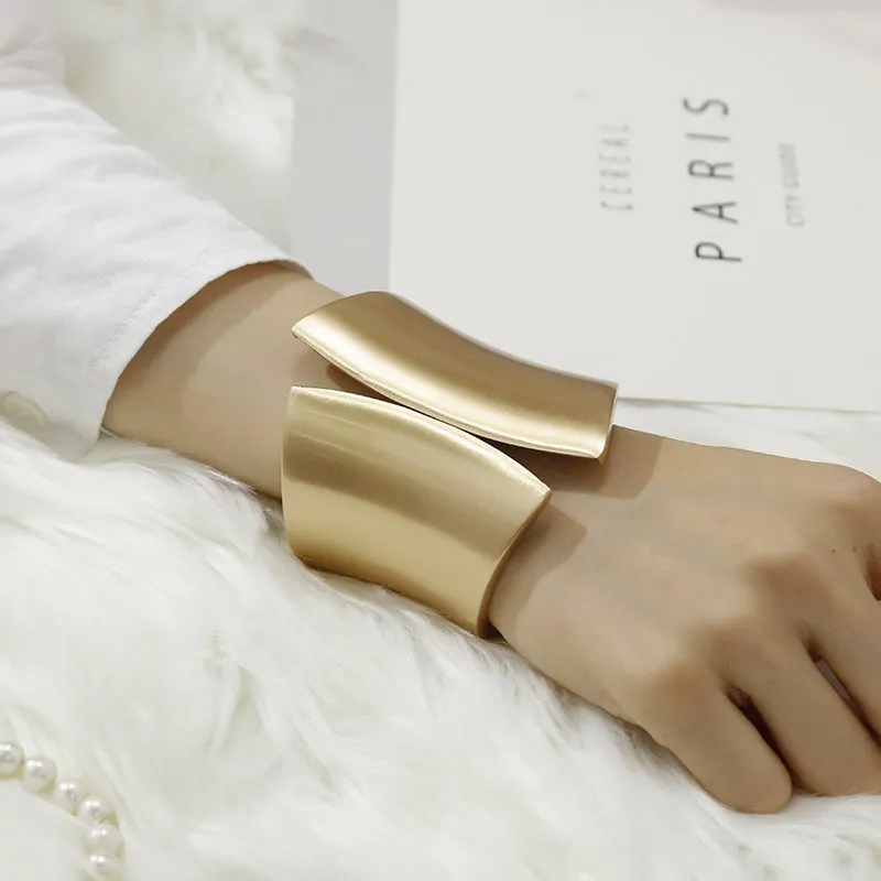 Trendy Asymmetric Metal Bracelet with Irregular Opening