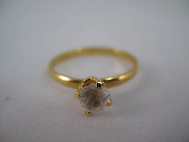 Womens Rings Gold Tone Clear Crystal Glass Stone Solitaire RING size 6.5 6-1/2